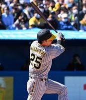 　１回、二塁打を放つ渡辺諒（撮影・金田祐二）