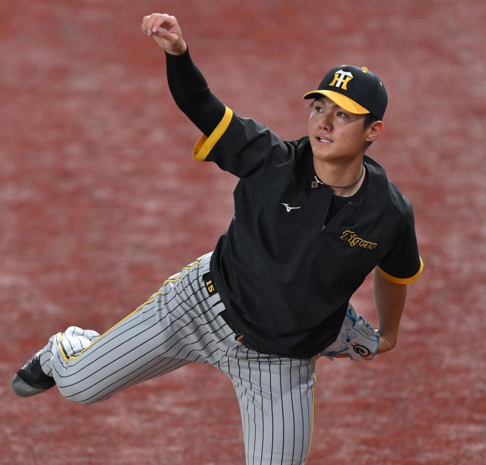 　キャッチボールで調整する西純（撮影・西岡正）