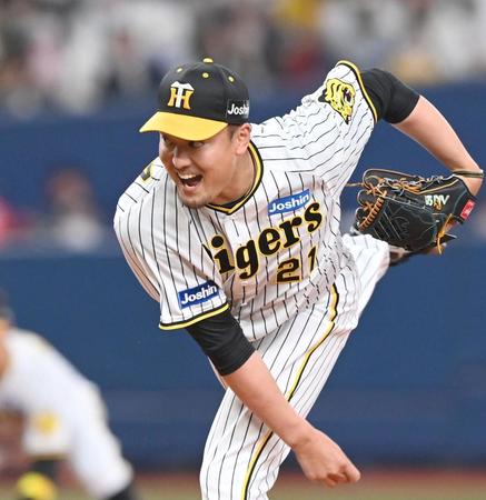 　力投する先発の秋山（撮影・飯室逸平）