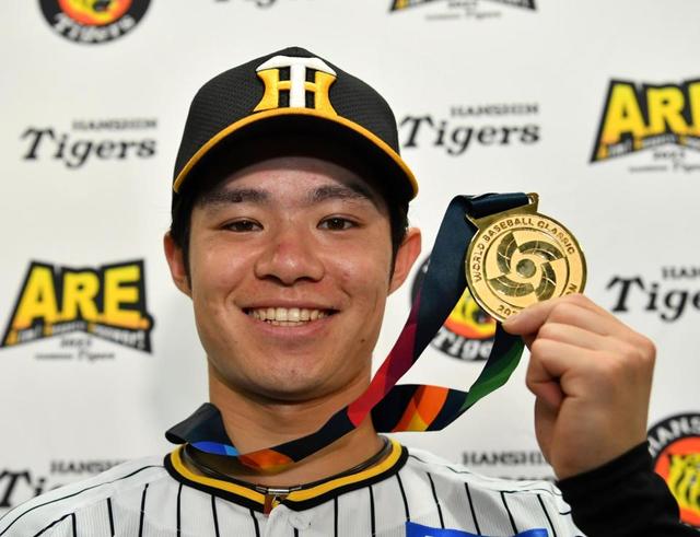 世界一侍 阪神・中野 ＷＢＣの金メダル披露「欲を言えばもう少し盗塁をしたかった」一問一答/阪神タイガース/デイリースポーツ online