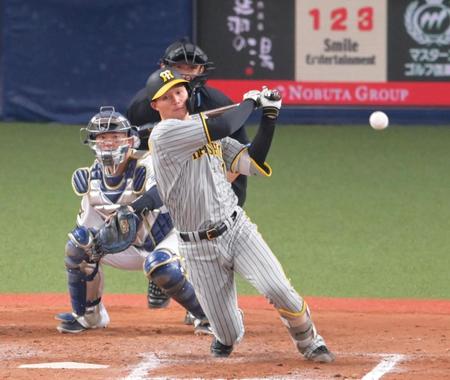 　９回、遊直に終わる森下（撮影・立川洋一郎）