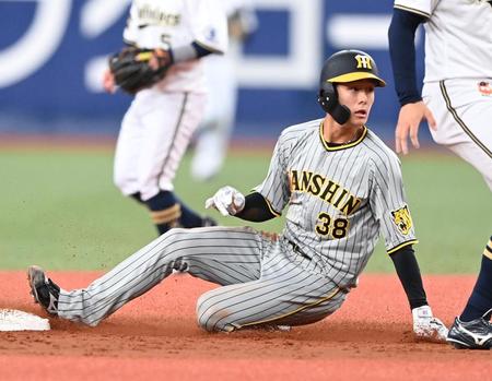 　５回、二盗を決める小幡（撮影・飯室逸平）