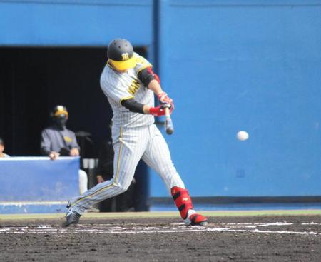 　山本から痛烈な打球を放つも投ゴロに倒れた西純