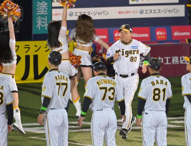 阪神・岡田監督が珍指令「ハイタッチはパーよ」その理由とは?出陣式でチームに通達