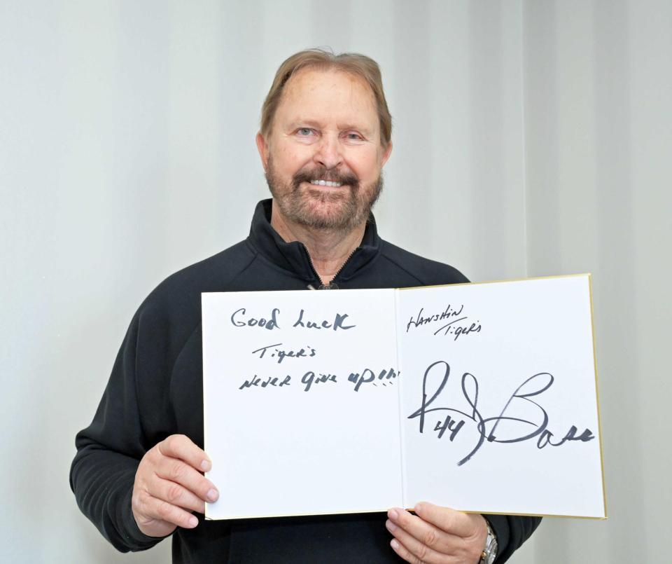 　阪神タイガースへメッセージを送るランディ・バース氏（撮影・立川洋一郎）