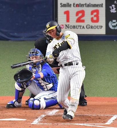 　１回、適時内野安打を放つ森下（撮影・中田匡峻）