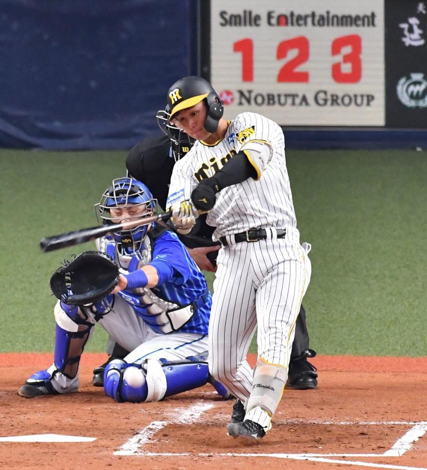 　１回、適時内野安打を放つ森下（撮影・中田匡峻）