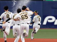 【早い者勝ち】阪神タイガース 近本選手法被 阪神 輝が近本が…連続失策で逆転負け 球団通算5500勝もお預け