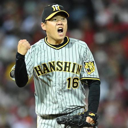 　４回、坂倉を三振に仕留め、ガッツポーズを決める西勇（撮影・田中太一）