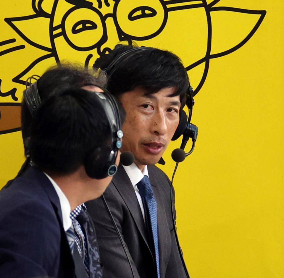 　テレビで解説する矢野燿大氏（撮影・山口登）