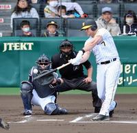 　１回、右前打を放つノイジー（撮影・山口登）