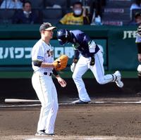 　６回、山田を打ち取る大竹（撮影・山口登）