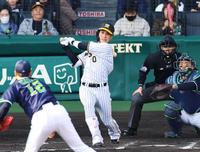 　７回、中前打を放つ木浪