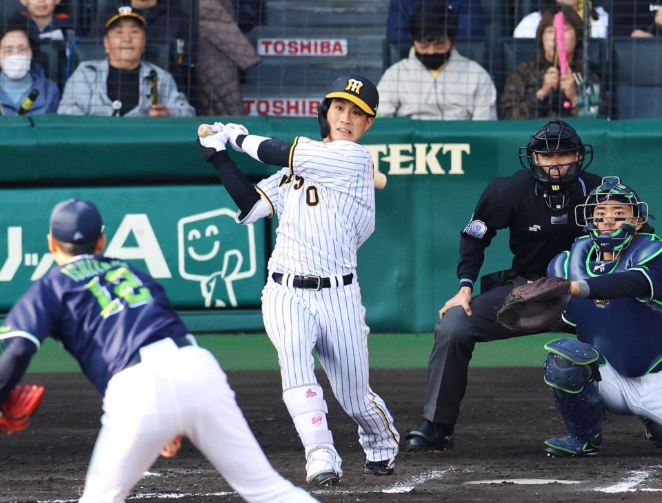 　７回、中前打を放つ木浪