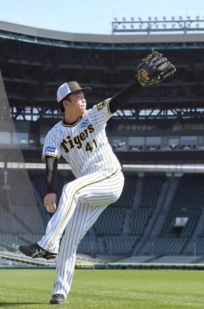 　キャッチボールする村上（撮影・高部洋祐）