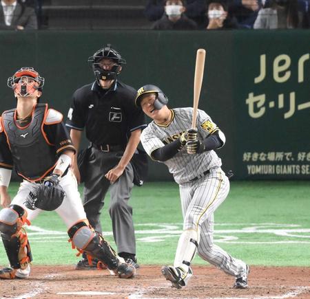 　８回、好機で二飛に倒れる大山（撮影・堀内翔）