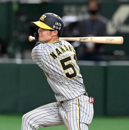 　８回、適時打を放つ中野（撮影・高部洋祐）