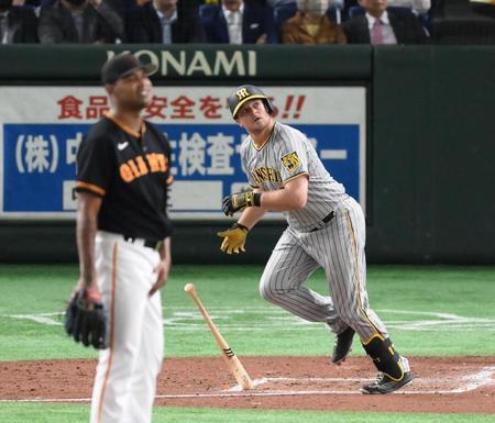 　４回、ノイジーが左越えに先制のソロを放つ（投手・メンデス）＝撮影・堀内翔