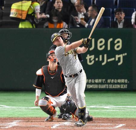 　４回、ノイジーが左越えに先制のソロを放つ（撮影・堀内翔）