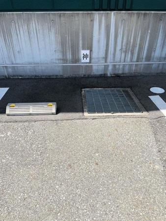 　虎風荘の駐車場にしっかり記された「神」