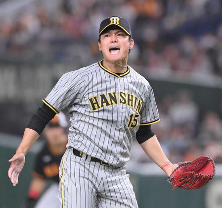 　６回、２死一・二塁のピンチに巨人　ルイス・ブリンソンを三振に仕留め、雄たけびを上げる阪神・西純