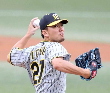 　ソフトバンク打線を相手に力投する伊藤将