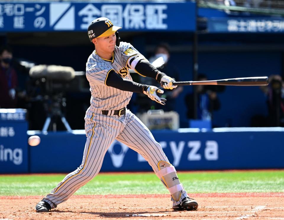 ２回阪神１死、空振り三振に倒れる阪神・森下翔太＝横浜（撮影・金田祐二）