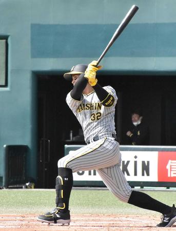 　４回、左翼フェンス直撃の二塁打を放った井上（撮影・山村菜々子）