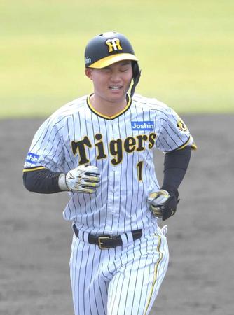 　４回、中飛に倒れ悔しがる森下