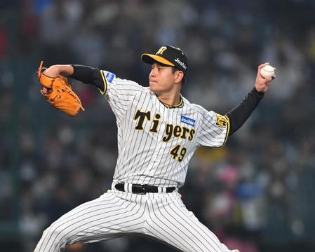 　力投する先発の大竹（撮影・中田匡峻）