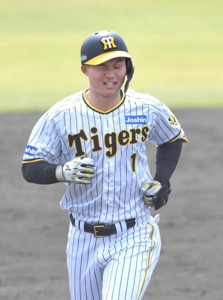 　４回、中飛に倒れ悔しがる森下