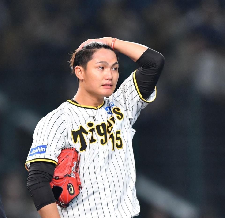 ４回、降板となった西純（撮影・中田匡峻）