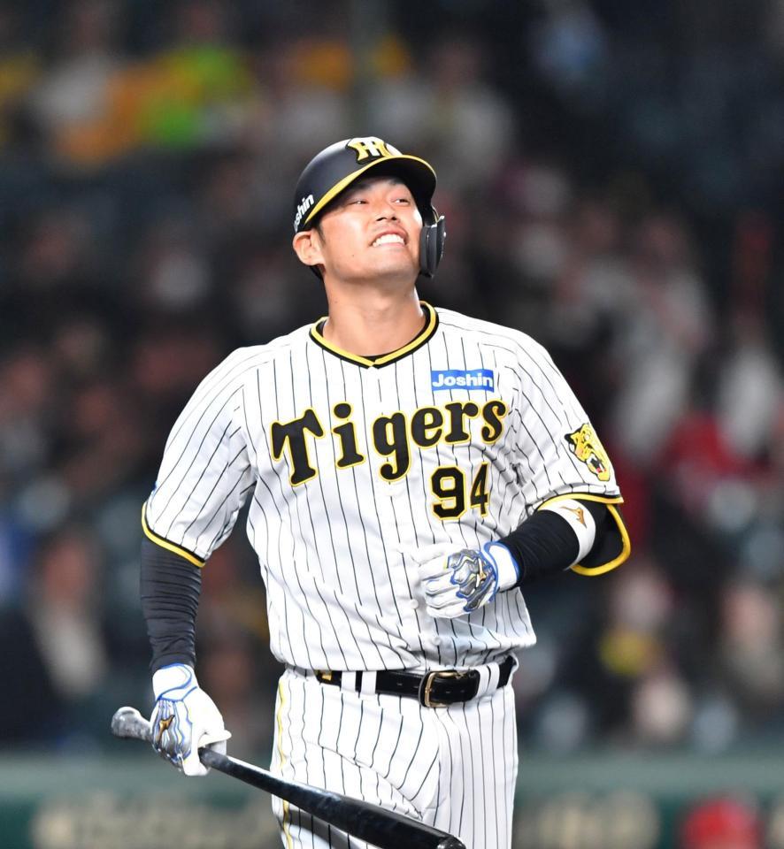 ９回、遊直に倒れた原口（撮影・中田匡峻）