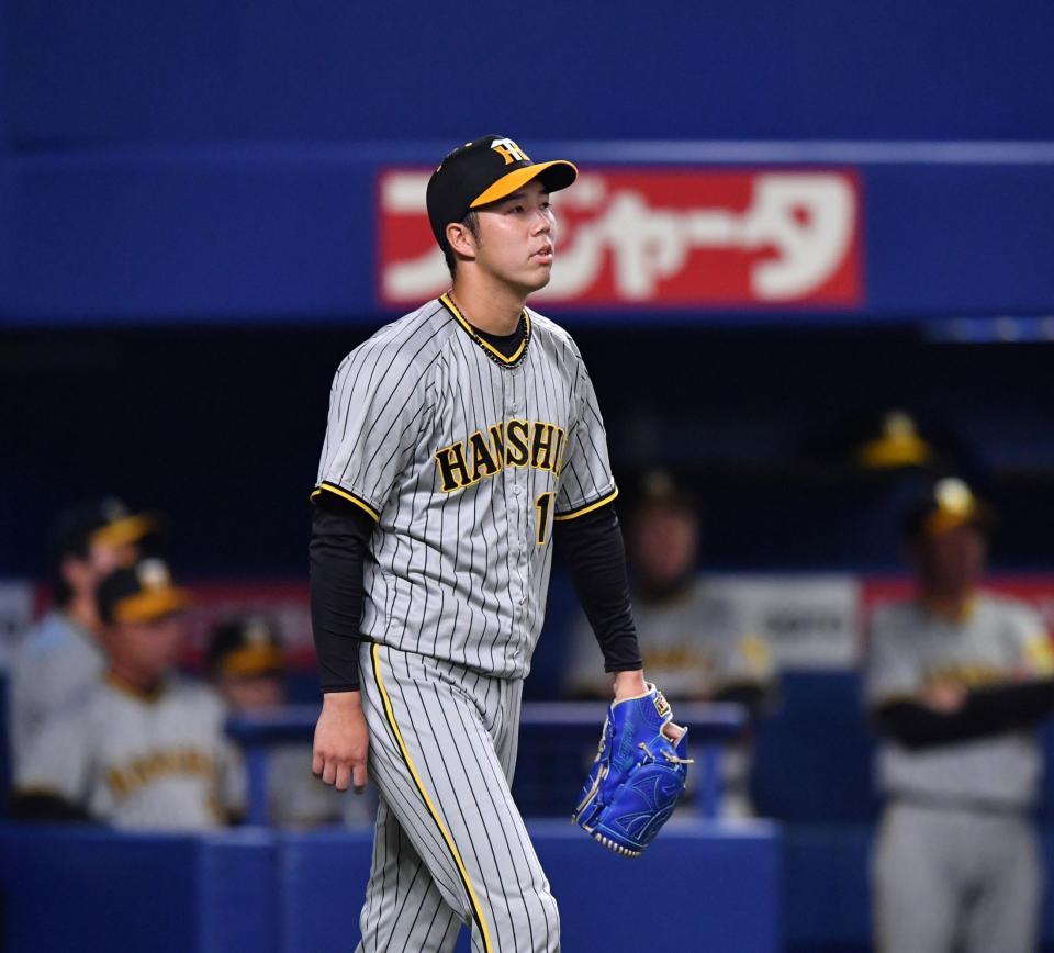 　１回、石川昂に同点の右前適時打を浴びた青柳（撮影・中田匡峻）