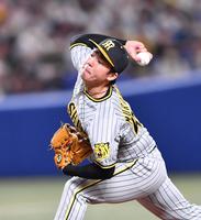 　力投する先発投手の村上（撮影・中田匡峻）