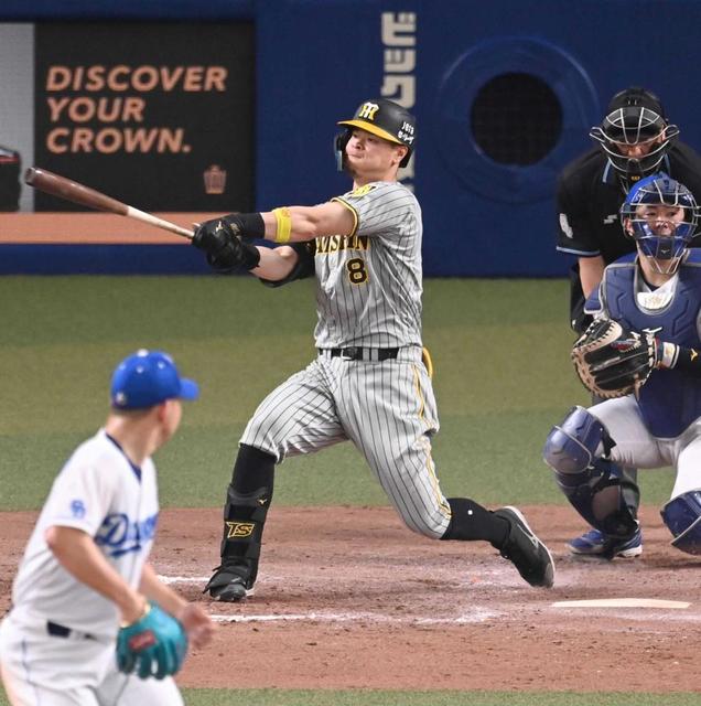 阪神・佐藤輝が打たなきゃ 3打席連続空振り三振「そりゃ、打ちたいです」