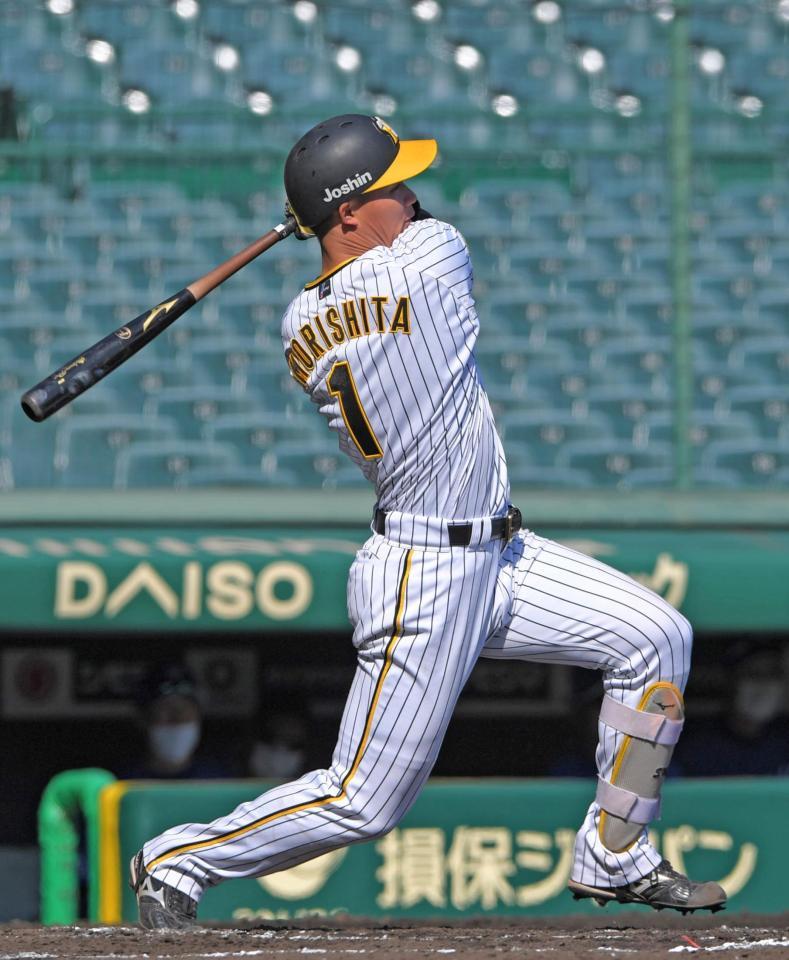 　６回、二塁打を放つ森下（撮影・北村雅宏）