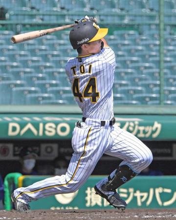 　４回、勝ち越しとなるソロを放つ戸井