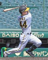 　４回、勝ち越しとなるソロを放つ戸井