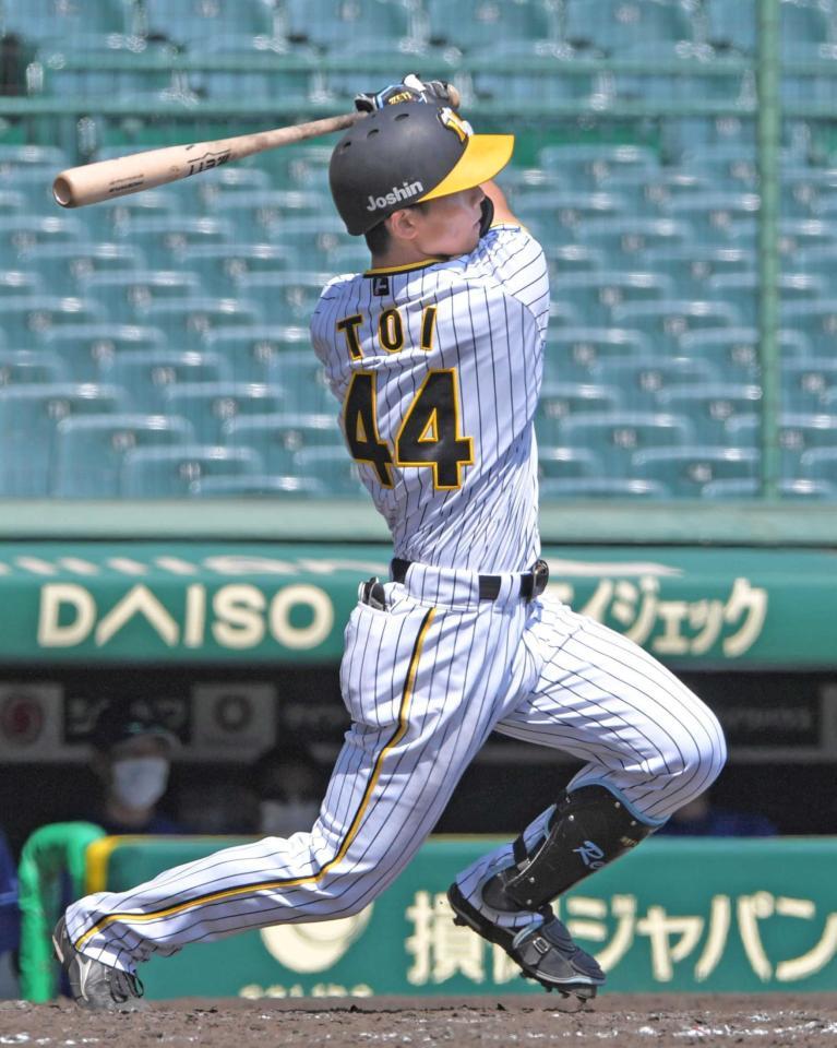 　４回、勝ち越しとなるソロを放つ戸井