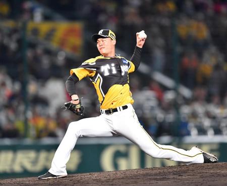 　４回、２番手で登板した及川（撮影・中田匡峻）