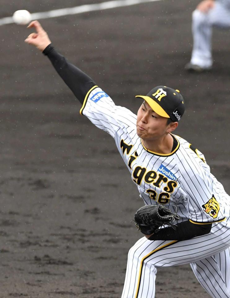 　７回から登板し、三者凡退に抑える好投を見せた浜地（撮影・北村雅宏）