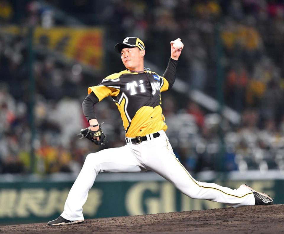 　４回、２番手で登板した及川（撮影・中田匡峻）