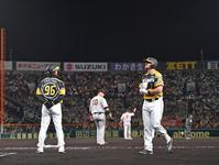 　８回、併殺打に倒れたノイジー（撮影・中田匡峻）