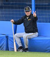 　ご機嫌な岡田監督（撮影・金田祐二）