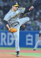 　力投する大竹（撮影・高部洋祐）