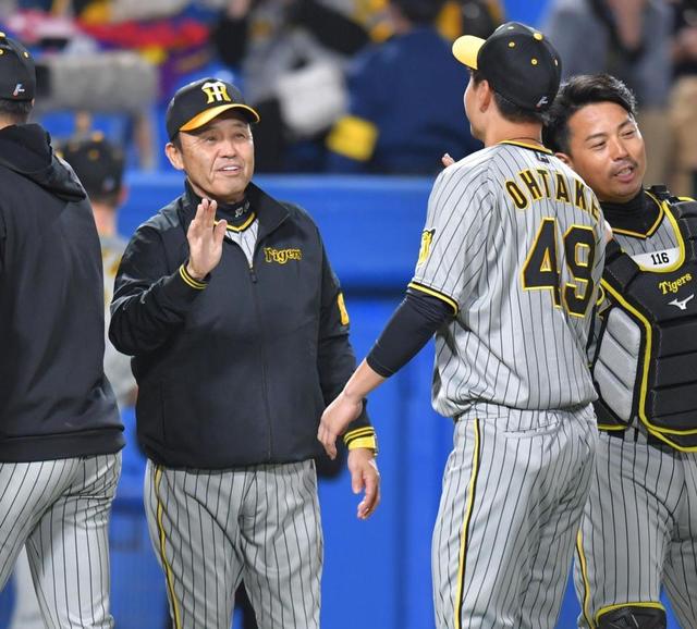 ２戦連続完封勝利の阪神・岡田監督「なあ、さえてるよな」女房役・坂本のリードをたたえる