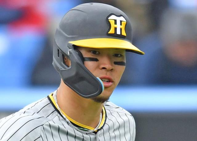阪神・佐藤輝が先制2号ソロ ヤクルト・小川から右中間へ一撃 前夜7試合ぶりマルチ、状態上向き示す