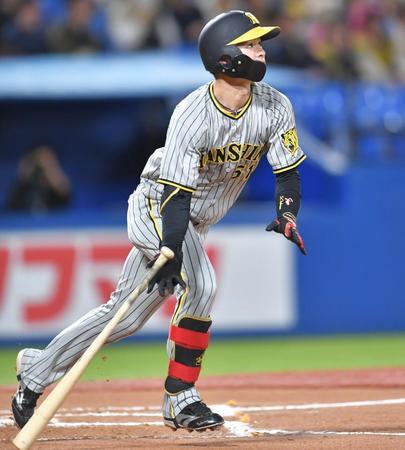 　６回、右越えソロを放つ中野（撮影・西岡正）