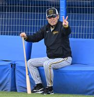 　ご機嫌の岡田監督（撮影・金田祐二）